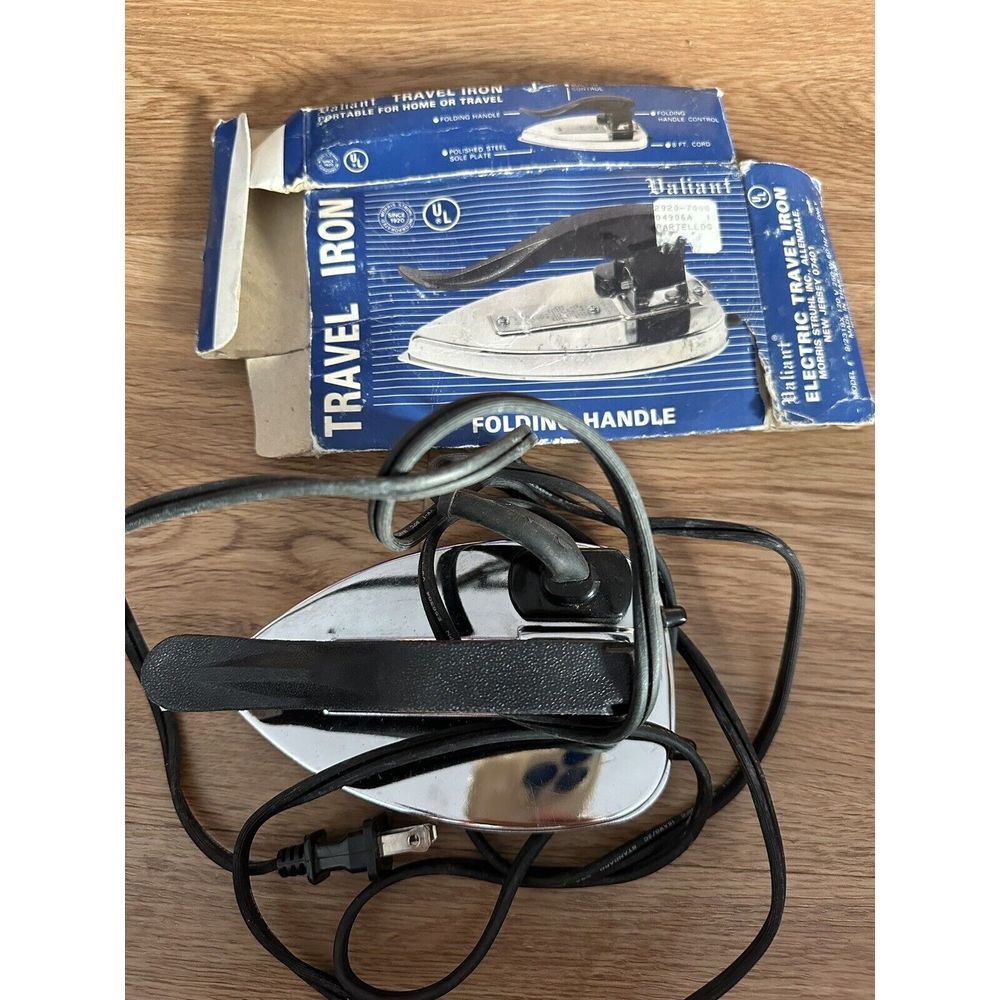Vintage Travel Iron Valiant Electric Fold Up Dry Iron Model 15 /2319 250W (A-58)
